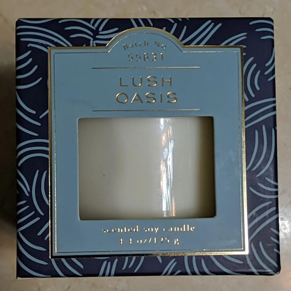 Lush Oasis Soy Candle 4.4 oz / 125 g